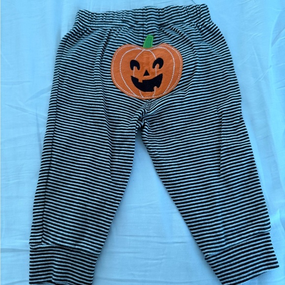 My First Halloween Outfit - Picture 3 of 3